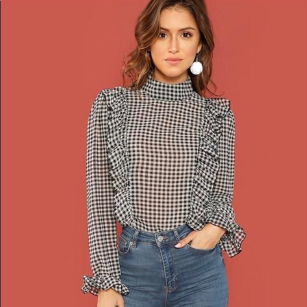 Black & White Plaid Ruffle Blouse 🌻